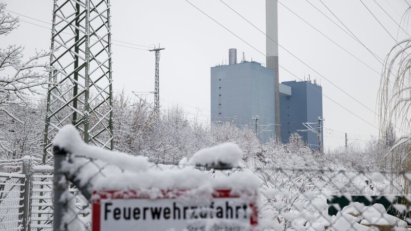 Wegen eines Feuers in einem Nürnberger Großkraftwerk hat die Stadt den Katastrophenfall ausgerufen.