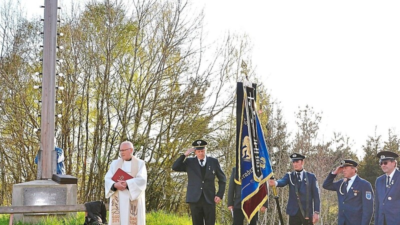Am 23. April 2015 fand zum 70. Jahrestag des Kriegsendes für Untertraubenbach eine Gedenkfeier unter dem Heimkehrerkreuz statt.