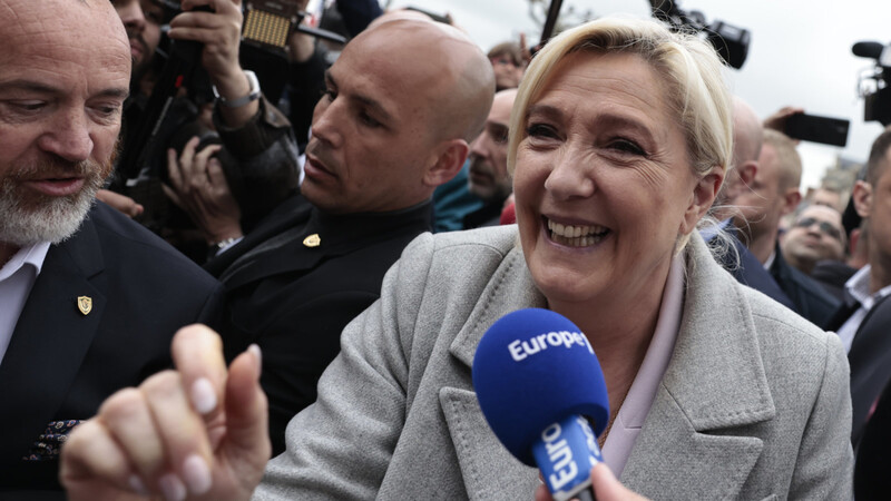 Marine Le Pen ist die Präsidentschaftskandidatin der rechtsextremen Partei Rassemblement National (RN).