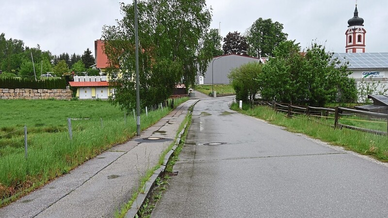 Der Gehweg in der Friedhofstraße soll saniert werden.