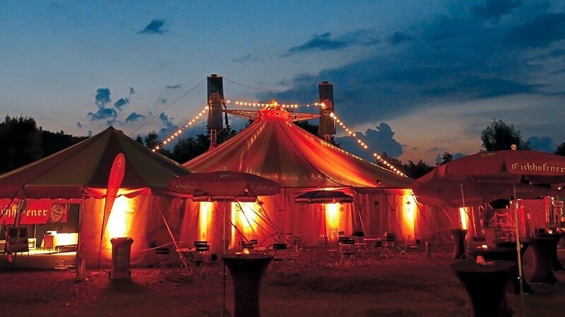 Abendstimmung beim Lappersdorfer Zeltfestival.