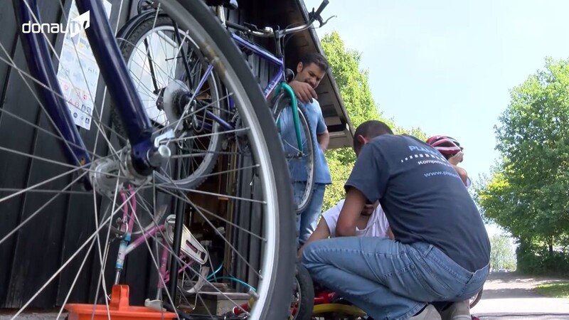 Mit seiner Fahrradwerkstatt geht Norbert Kühnel aus Mitterfels bei der Integration von Flüchtlingen beispielhaft voran.