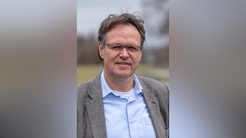 Prof. Dr. Gunther Hirschfelder ist Kulturwissenschaftler an der Universität Regensburg.