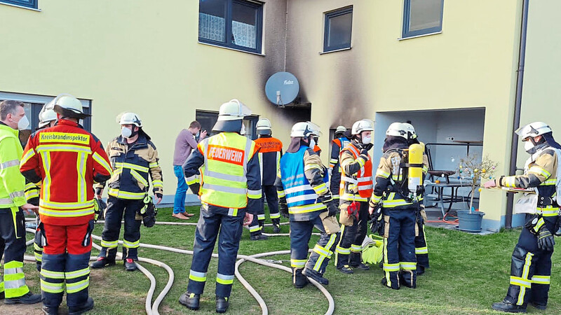 Ungefähr 70 Feuerwehrleute aus dem östlichen Landkreis waren binnen kürzester Zeit an der Einsatzstelle.