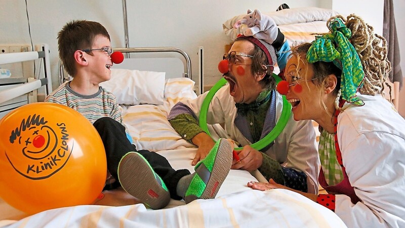 Die Kinder können entscheiden, ob die Clowns zu ihnen kommen sollen, oder nicht.