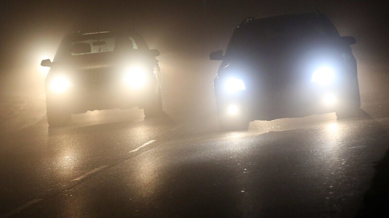 Ein BMW-Fahrer ließ sich selbst durch die dichten Nebelschwaden nicht von seiner halsbrecherischen Fahrweise abbringen und verursachte kurz vor Vilsbiburg einen Unfall