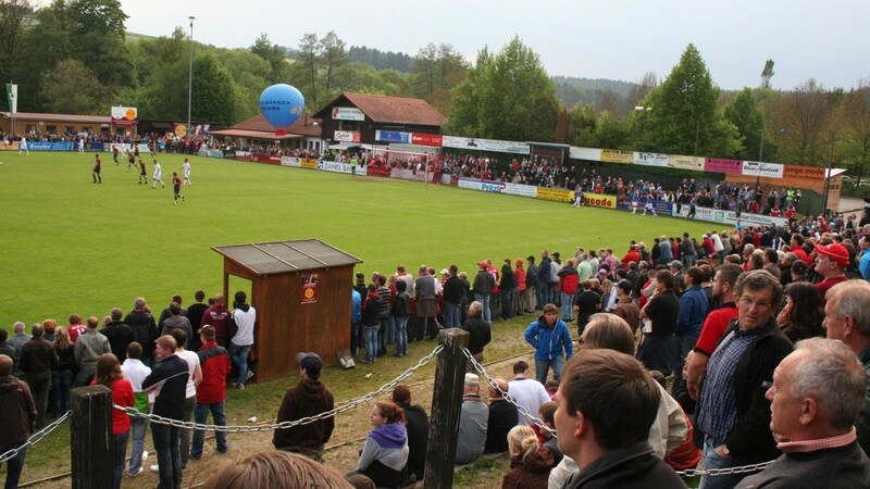 Das Jubiläumsspiel des FCK gegen den Club aus Nürnberg bei der 90-Jahr-Feier im Jahr 2011. Das Fest zum "Hundertjährigen" wurde abgesagt.