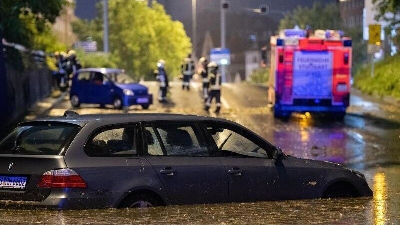 Die Autounterführung am Österreichischen Platz in Stuttgart ist überflutet.