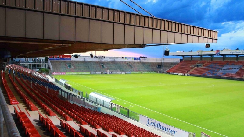 Das Stadion am Sportpark in Unterhaching wurde 1992 eröffnet und fasst 15.053 Zuschauer.