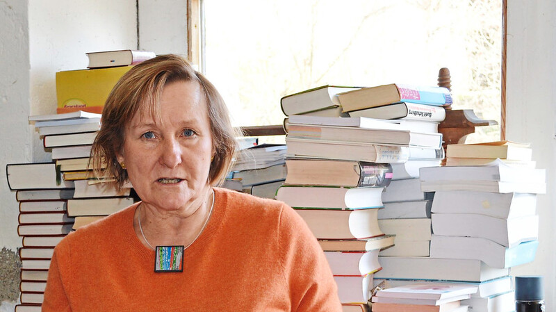 Bücher besitzen für Helene Tschacher nicht nur aus beruflichen Gründen einen hohen Stellenwert. Sie kümmert sich in vielerlei Hinsicht darum, dass mit Literatur im Sinne der Nachhaltigkeit umgegangen wird.