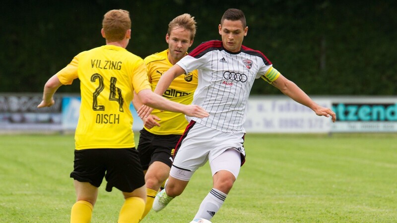 Thorsten Nicklas mit der Kapitänsbinde: In seinem zweiten Jahr im Herrenbereich zählt er zu den Führungsspielern in der U21 des FC Ingolstadt.