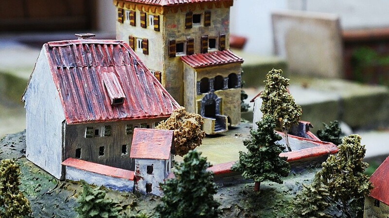 Glücksfund: Ein Modell der Burg, die einst am Klosterhügel gestanden haben soll.