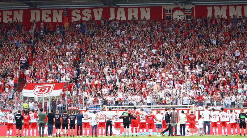Gemeinsam stark: Fans, Mannschaft und Verein sind in den vergangenen Jahren eng zusammengerückt. (Foto: Sascha Janne)
