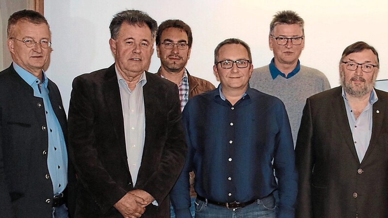 Alois Nock (rechts) und seine Vorstandskollegen sehen für den Verein Waldmünchen Aktiv keine Zukunft mehr.