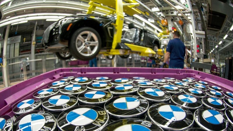Die BMW-Produktion im Werk in Regensburg. Viele der in Deutschland verbauten Motoren werden derzeit in England produziert.