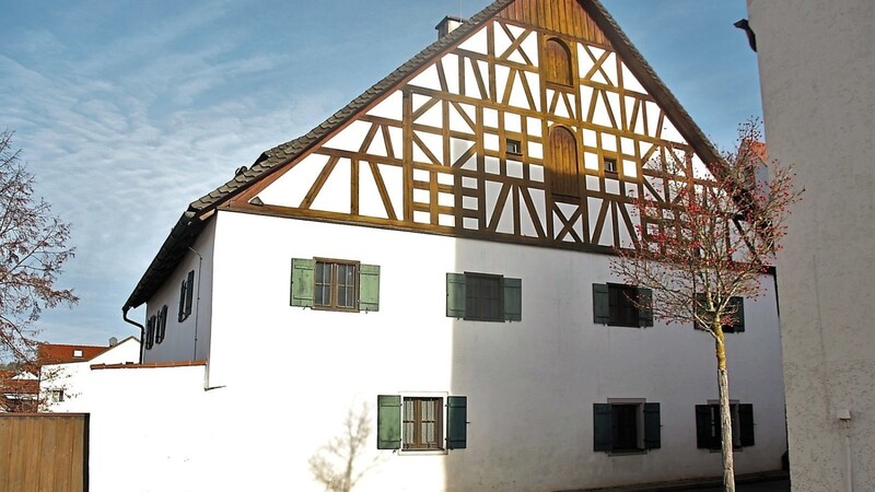 Das Biendlhaus mit seiner Fachwerk-Fassade schmückt die Ortsmitte von Chammünster.