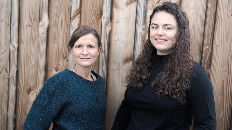 Evi Lemberger (l.) und Hanna Späth stehen weiterhin an der Spitze des Kulturvereins Lamer Winkel.