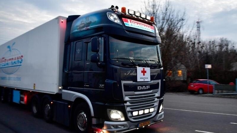 Ein Lkw transportiert Hilfsgüter für humanitäre Hilfe in die Ukraine.