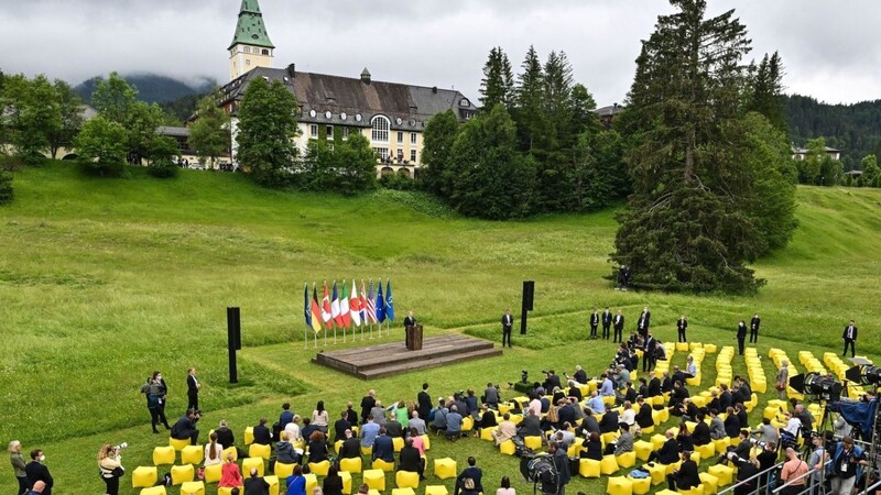 Bundeskanzler Olaf Scholz spricht auf einer Pressekonferenz zum Abschluss des G-7-Gipfels auf Schloß Elmau.