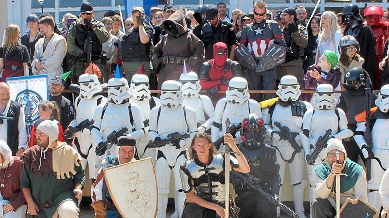 Star-Wars-Stormtrooper neben bayerischen Rittern und Comic-Superhelden. Bereits 2019 hatte sich die Cosplay-Szene in Furth getroffen.