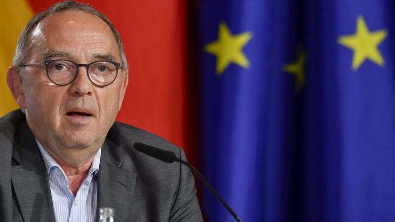 "Die Politik ist nicht Empfänger von Branchenordern", sagt Norbert Walter-Borjans, der Bundesvorsitzende der SPD.