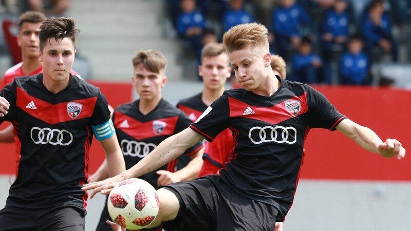 Noch steht Jonas Brunner (am Ball) für den FC Ingolstadt II in der Bayernliga Süd auf dem Feld. Ab kommender Spielzeit schnürt er seine Fußballschuhe für die DJK Vilzing.