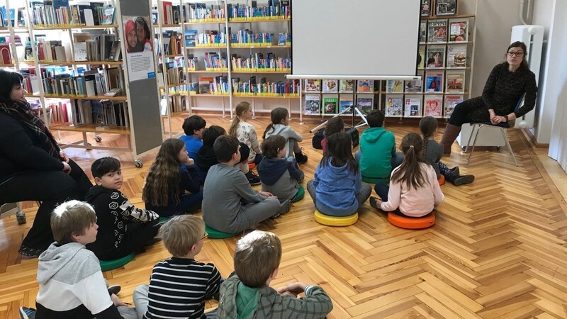 Die 3. und 4. Klassen waren zu Besuch in der Mainburger Stadtbücherei.