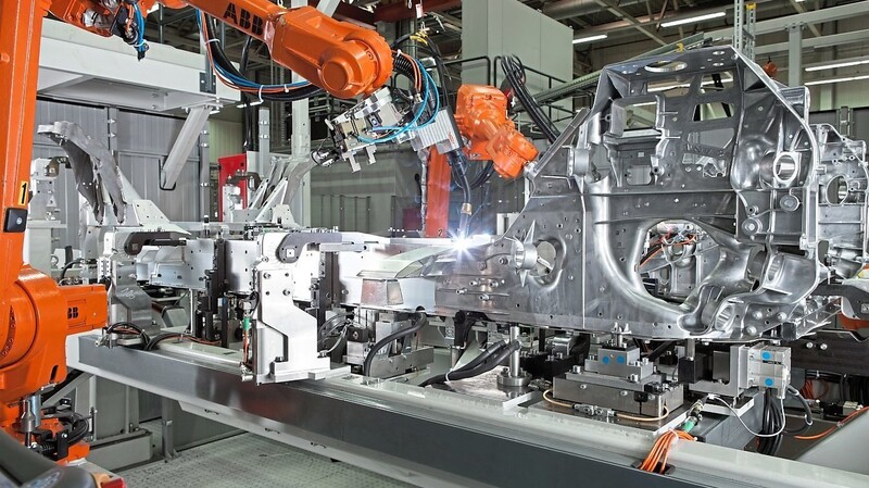BMW i3 Produktion BMW Group Werk Dingolfing: Schweißen des Aluminium-Chassis.