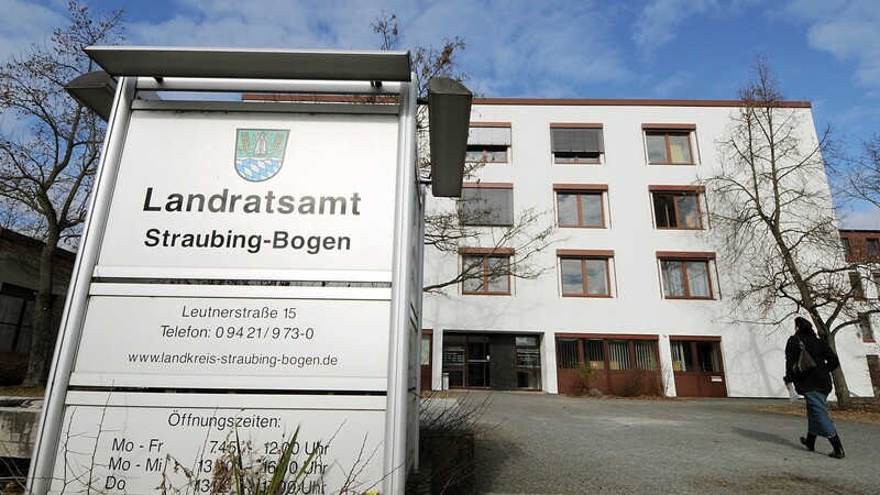 Das Gesundheitsamt ist ins Landratsamt eingegliedert, es ist aber nicht nur für die Bevölkerung des Landkreises, sondern auch für die in der Stadt Straubing zuständig.