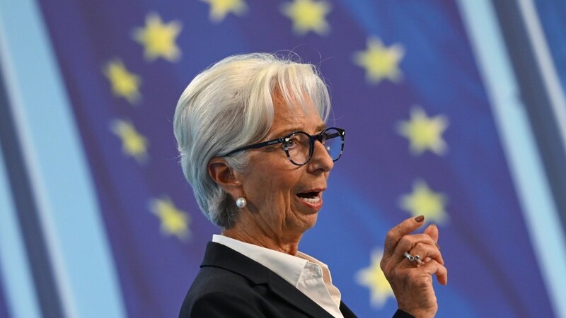 Christine Lagarde, Präsidentin der Europäischen Zentralbank (EZB), gibt in der EZB-Zentrale eine Pressekonferenz. Die Zentralbank stemmt sich mit einer kräftigen Zinserhöhung um 0,75 Prozentpunkte gegen die Rekordinflation im Euroraum.