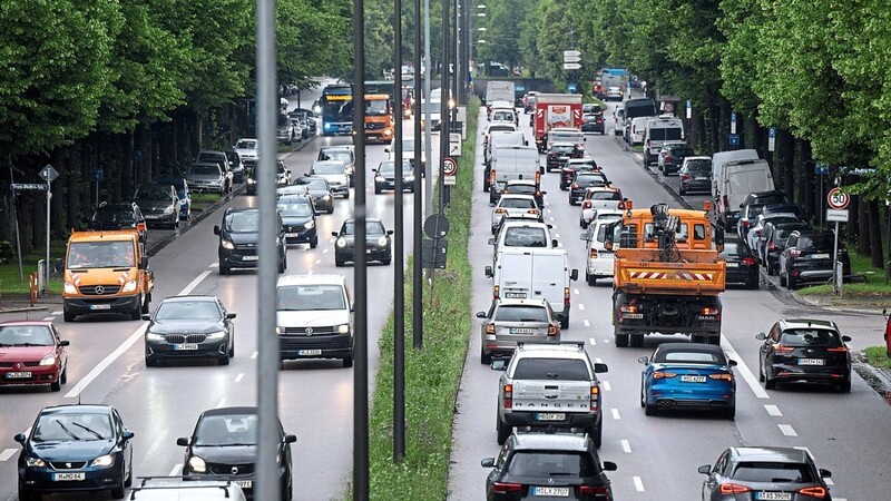 In München (im Bild) und in Hamburg nahm das Team den Autoverkehr unter die Lupe. Ihr Ergebnis: Zwei Drittel der Autofahrer lassen sich von einer bloßen Erhöhung des Bußgeldes nur begrenzt beeindrucken.