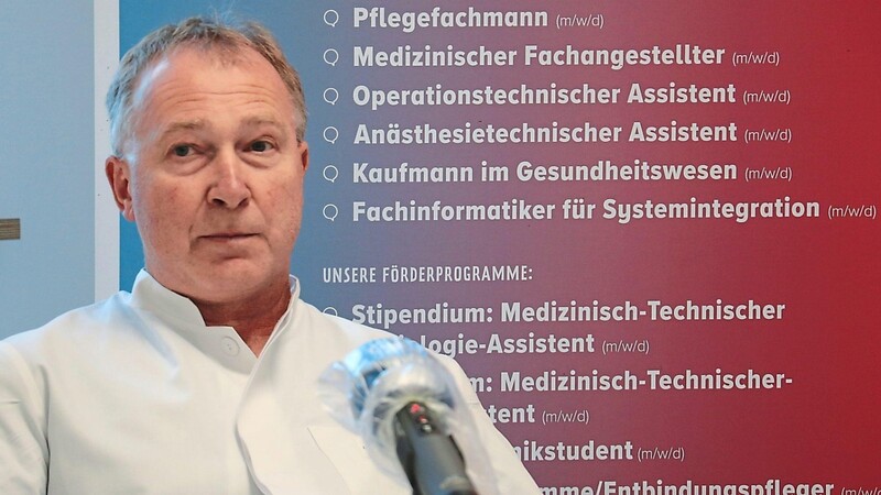Dr. Günther Schmerbeck ist ärztlicher Direktor der Arberlandklinik Viechtach. Falls dort eine zweite Intensivstation eingerichtet werden muss, könnte es eng werden.  Foto: