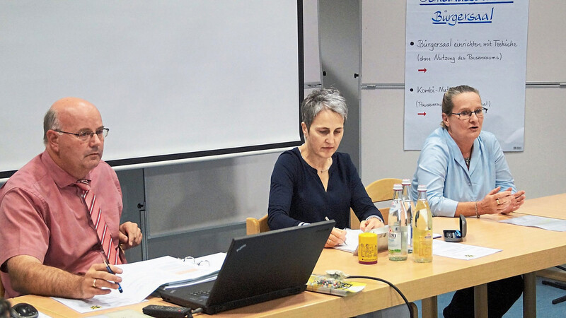 Vorstellung der Generationen-Managerin Sabine Rost (rechts).