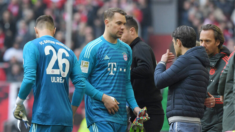 Wird er länger fehlen? Manuel Neuer (li.) im Gespräch mit Bayern-Trainer Niko Kovac.