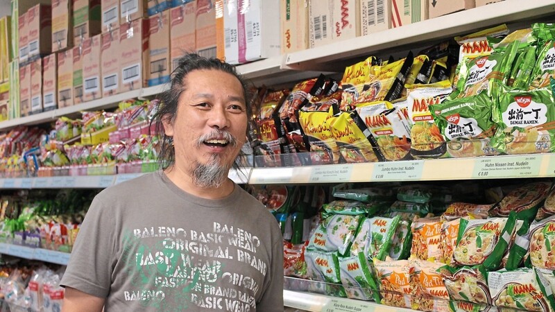 Seit mittlerweile 39 Jahren lebt Zhao Trien in Regensburg. Den China-Laden führt er seit 1989.