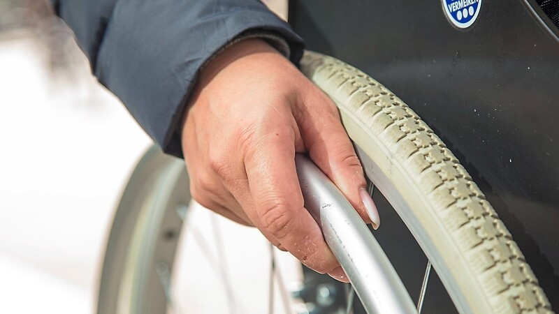 Unter breiter Beteiligung möglichst vieler Bürger soll herausgefunden werden, wie die selbstbestimmte und gleichberechtigte Teilhabe von Menschen mit Behinderungen vor Ort in der Region Landshut verwirklicht werden kann.
