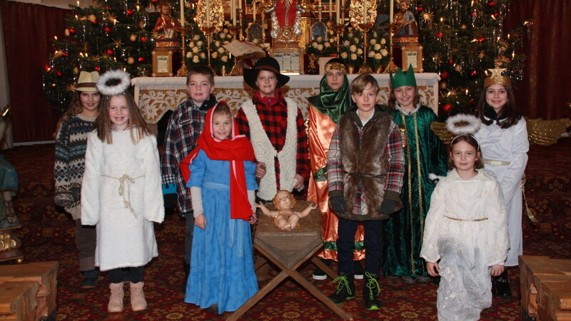 Die Weihnachtsgeschichte wurde von den Kommunionkindern des nächsten Jahres vorgetragen.