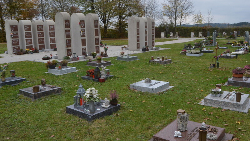 Ob es im gemeindlichen Friedhof Platz für einen Bestattungswald gibt, müssen Verwaltung und Gemeinderat gemeinsam entscheiden.
