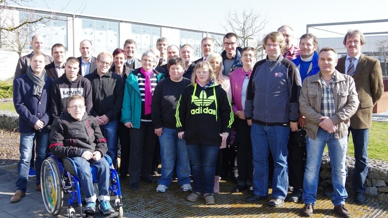 Als Zeichen der Wertschätzung werden Mitarbeiter der Werkstätten für behinderte Menschen regelmäßig in das BMW Group Werk Dingolfing eingeladen.