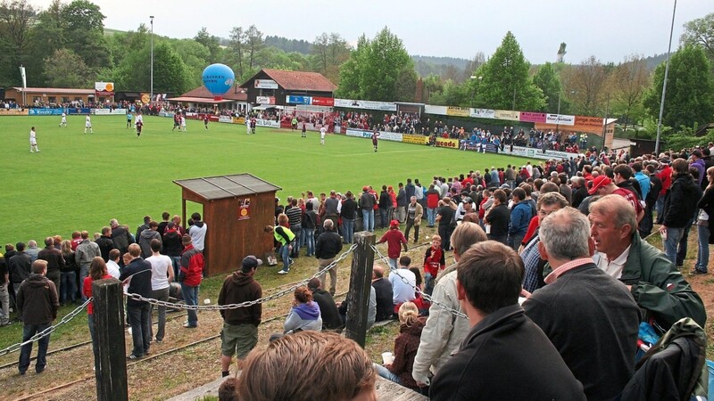Zur 90-Jahr-Feier des 1. FC Bad Kötzting 2011 gastierte der FC Nürnberg im Stadion am Roten Steg. Über 3000 Zuschauer verfolgten das Spiel. Derzeit laufen die Gespräche über ein Jubiläumsspiel zum "100-Jährigen" im kommenden Jahr.