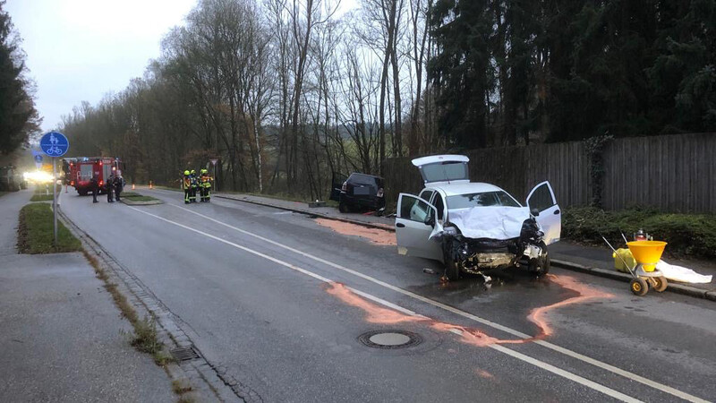 Zwei Fahrzeuge sind am Donnerstagnachmittag in der Nähe von Landshut zusammengestoßen.
