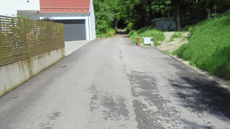 Im Rahmen des Straßenunterhalts wurden und werden kleinere Maßnahmen umgesetzt, die "lokal für spürbare Verbesserungen sorgen", unter anderem wurde der Föhrenaner teilweise asphaltiert.