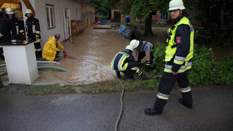Kräftige Regenfälle haben am Mittwochabend im Landkreis Dingolfing-Landau für Überschwemmungen gesorgt.