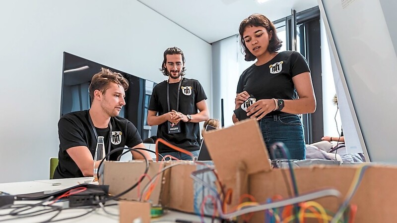 Beim Hackathon "Hackaburg" entwickeln IT-Studenten und professionelle Teilnehmer Konzepte für ein nachhaltigeres Leben.