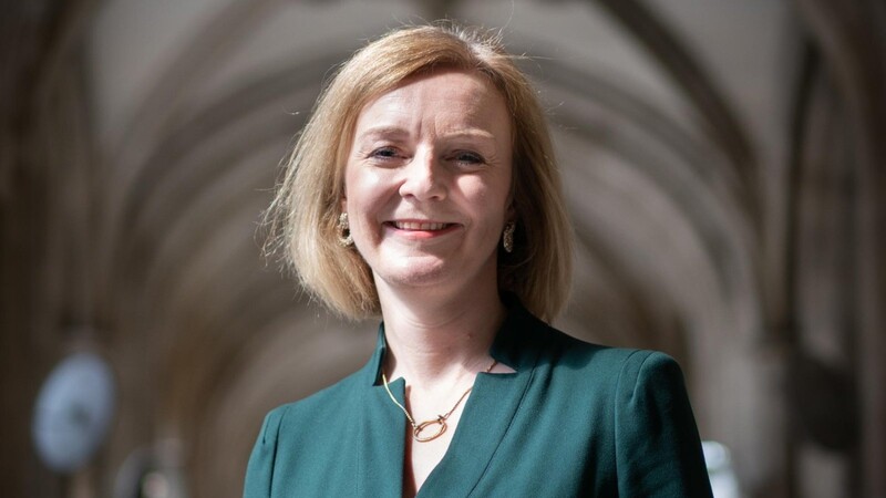 Die britische Außenministerin Liz Truss steht für "mutige Reformen" im Wohnungsbau sowie beim Abbau von Bürokratie.