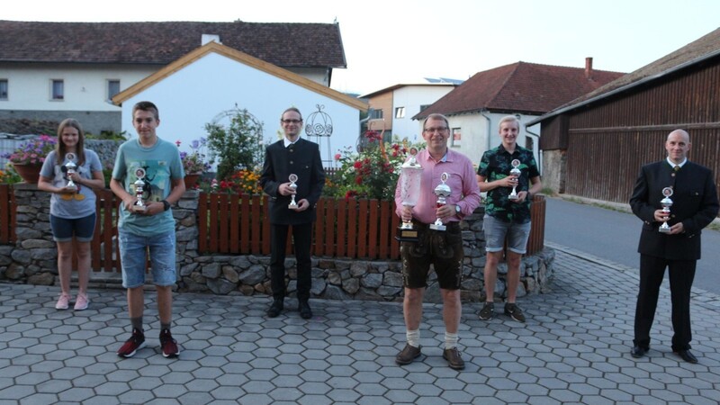 Die Gewinner des Gedächtnisschießens der Perlbachschützen für den Vereinswirt Max Hofmann.