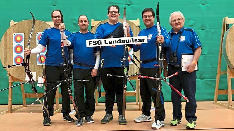 Die "Erste" der FSG Landau: (v.l.) Stefan Wallner, Bernd Labermeier, Maximilian Steinbeißer, Stefan Opeltz und Coach Klaus Wallner.