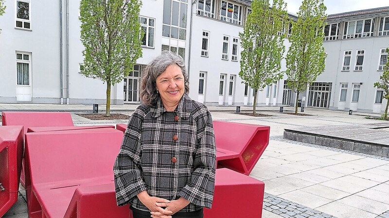 Sabine Fries ist Studiengangsleitung und Studienfachberaterin für Gebärdensprachdolmetschen an der Hochschule Landshut.