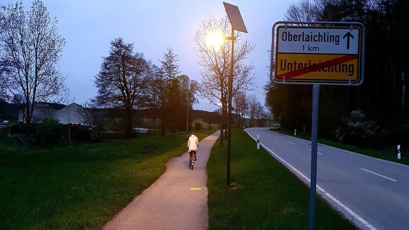 Der Geh- und Radweg zwischen Oberlaichling und Unterlaichling wurde mit einer mitlaufender Beleuchtung ausgestattet.