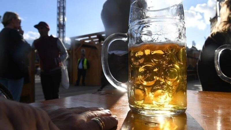 Forscher warnen davor, dass durch den Klimawandel das Bier knapp werden könnte - vor allem in Deutschland. (Symbolbild)